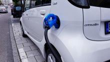 electric cars dealers